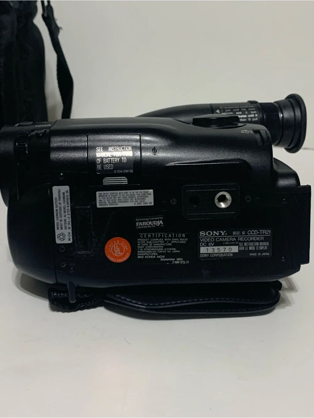 Sony CCD-TR21 Video 8 Handycam Camcorder 10x Zoom Bundle Tested Working Vintage